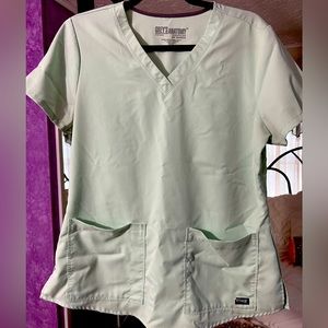 NWOT Mint Green Grey’s Anatomy scrub top
